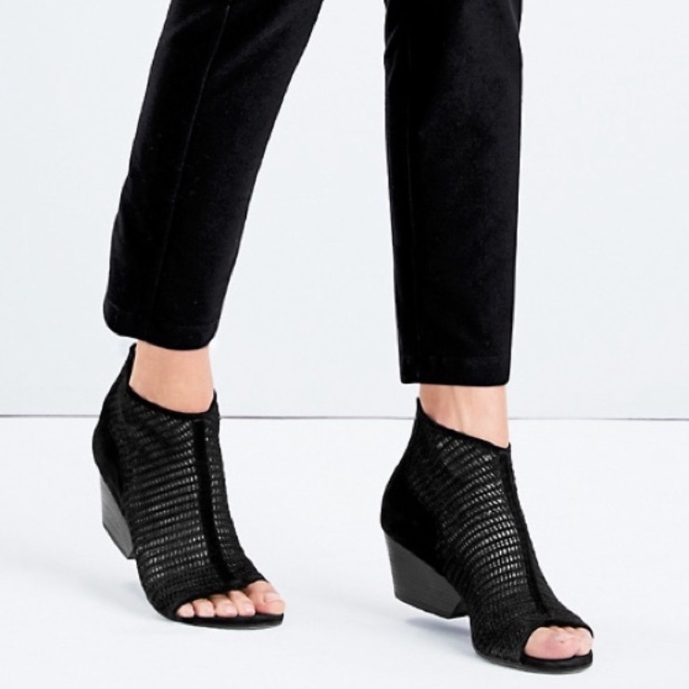 EILEEN FISHER Floret Cage Open Toe Shoes